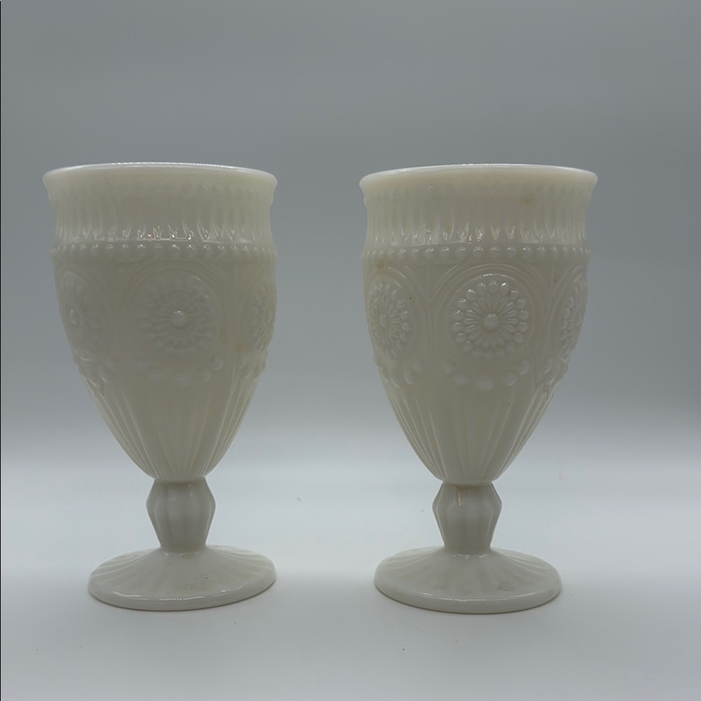 Pioneer Woman Adeline-Snow Goblets. Set of 2